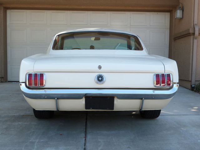 mustang fastback 2+2, toploader 4 speed, 289 v8, disc brakes