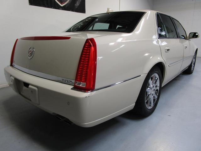 2011 cadillac dts