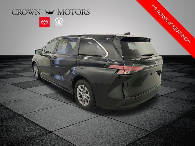 2021 toyota sienna le