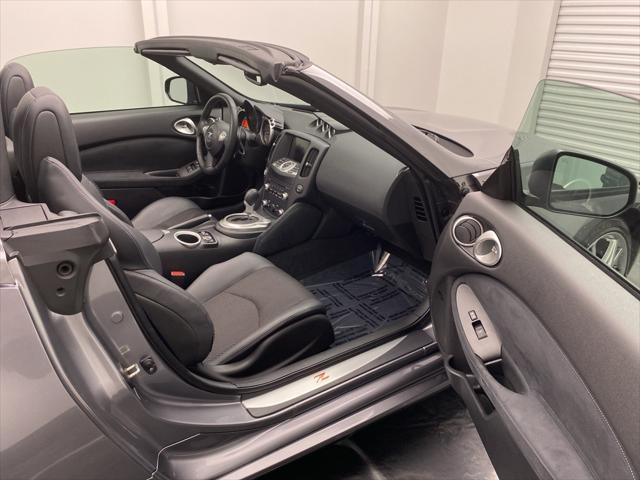 2011 nissan 370z touring
