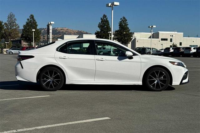 2022 toyota camry se