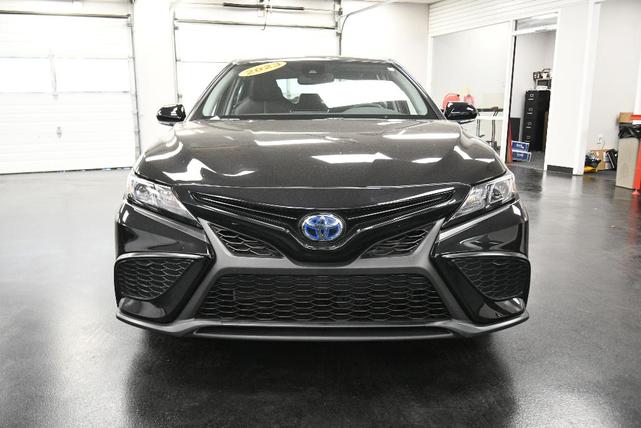 2023 toyota camry hybrid se