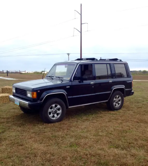 1990 classic black isuzu trooper ls - looks & drives great - very rare