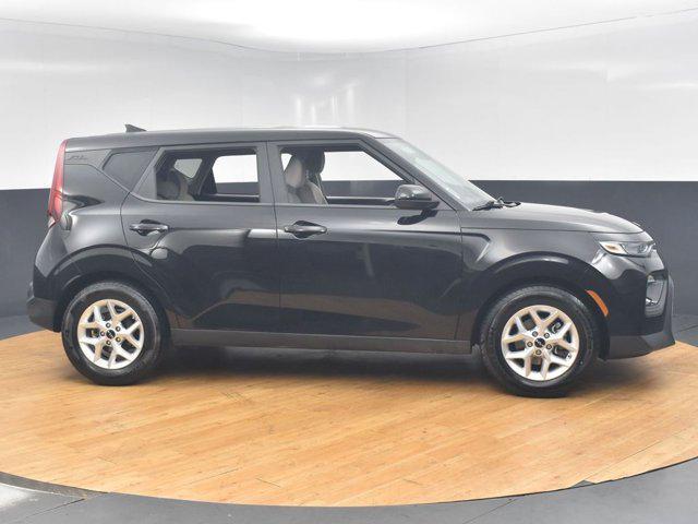 2022 kia soul s