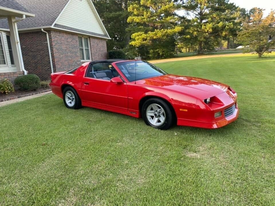 1989 camaro rs with only 25,900 original miles,t-tops very nice original tires !