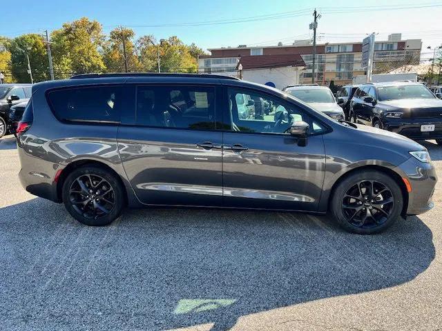 2022 chrysler pacifica touring l