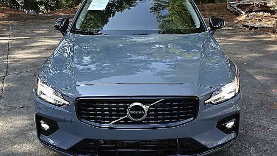 2022 volvo s60 b5 momentum