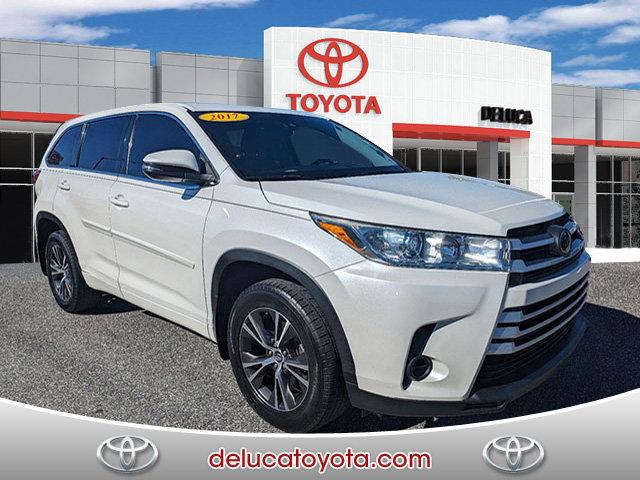 2017 toyota highlander le