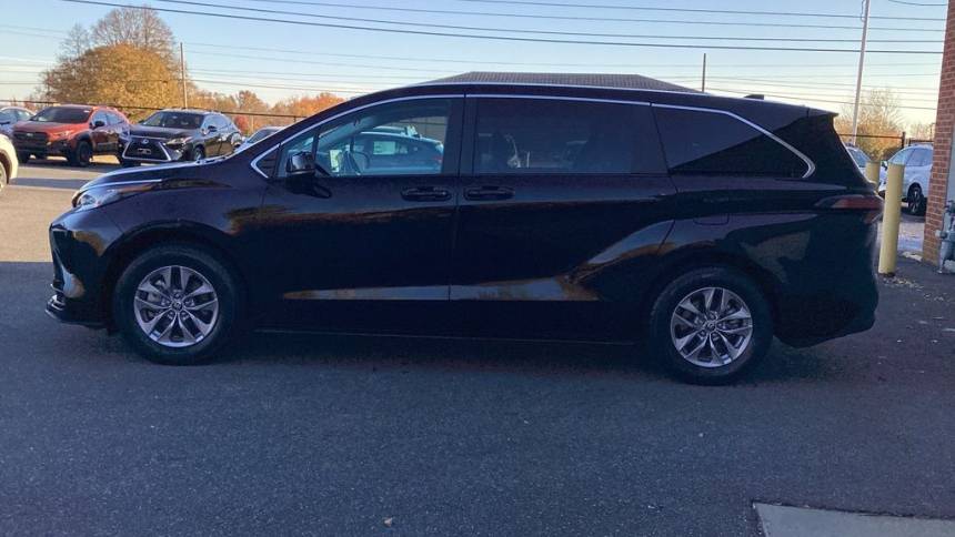 2022 toyota sienna le 8-passenger