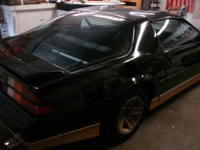 1988 z28 camaro v8 automatic 88k miles black & gold corvette exhaust magna flow