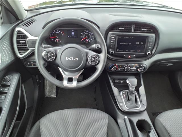 2022 kia soul lx