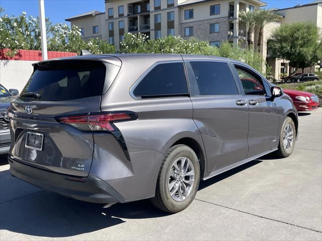 2021 toyota sienna le