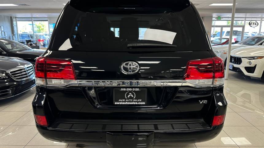 2016 toyota land cruiser base