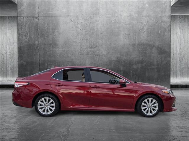 2020 toyota camry le