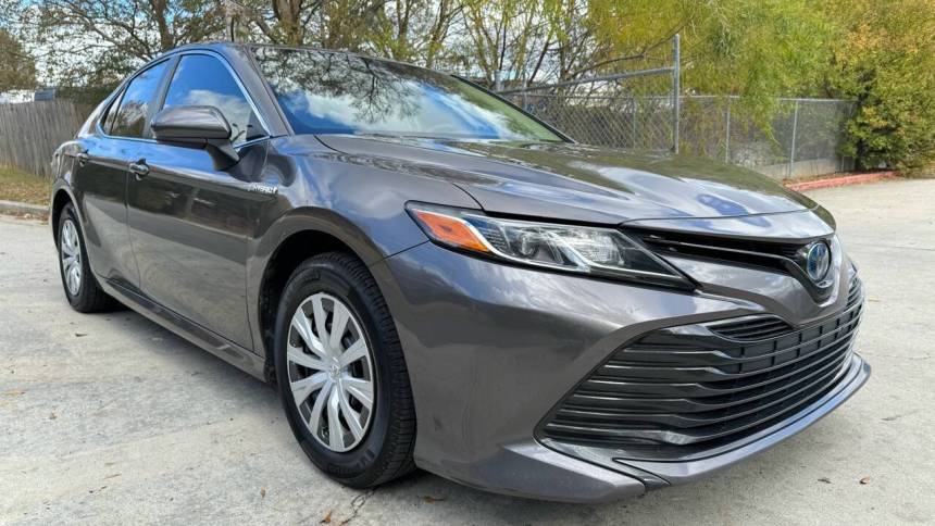 2019 toyota camry hybrid le