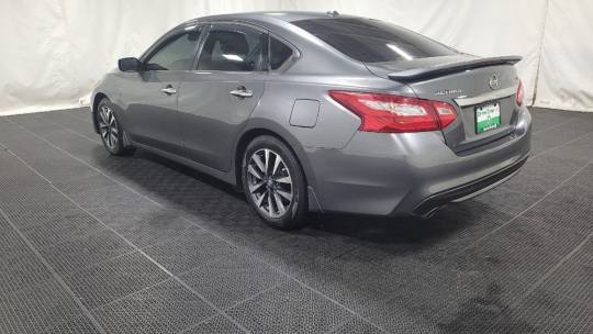 2017 Nissan se