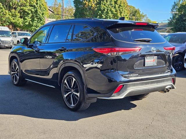 2022 toyota highlander xse