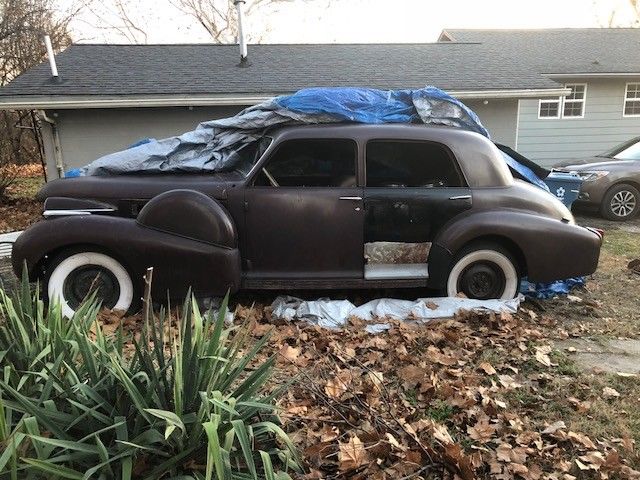 1940 cadillac fleetwood 4 door/v8/standard transmission