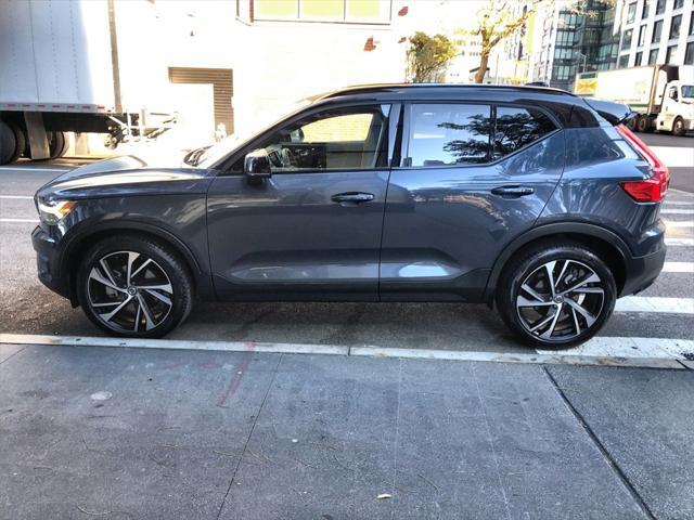 2022 volvo xc40 t5 r-design