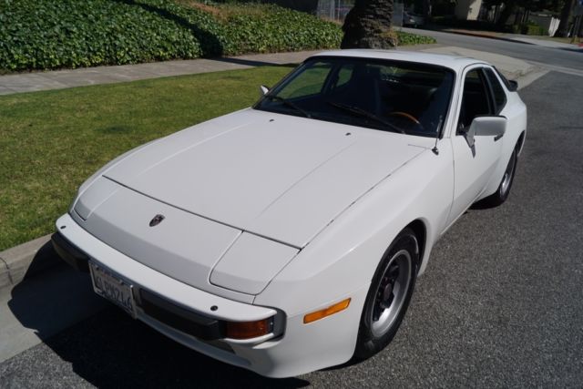 1983 944 coupe 5 spd manual with sunroof & a/c - great daily driver with records
