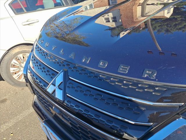 2022 mitsubishi outlander sel