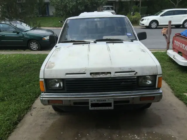 1986 1/2 nissan hard body truck white good reliable daily runner legendary engin