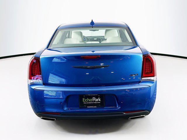 2022 chrysler 300 touring