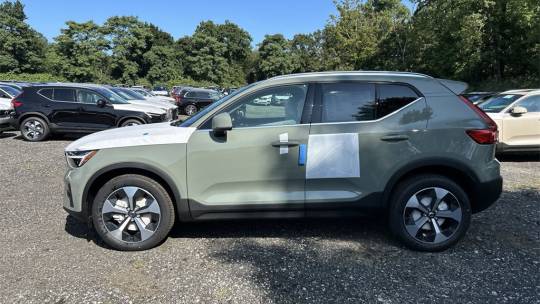 2025 Volvo XC40