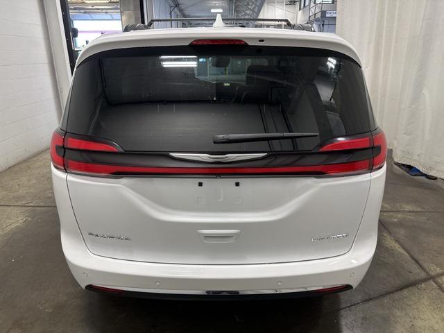 2022 chrysler pacifica limited