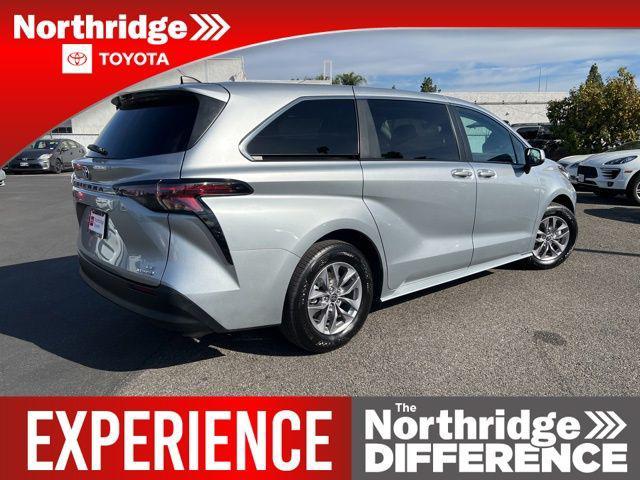 2023 toyota sienna le
