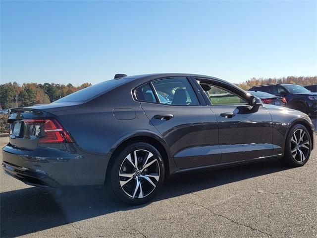 2024 volvo s60 b5 core dark theme