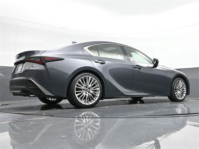 2023 lexus is 300 base