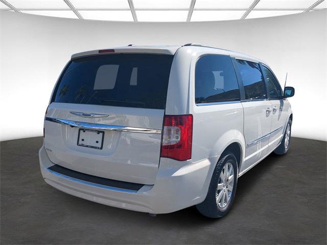 2013 chrysler town & country touring