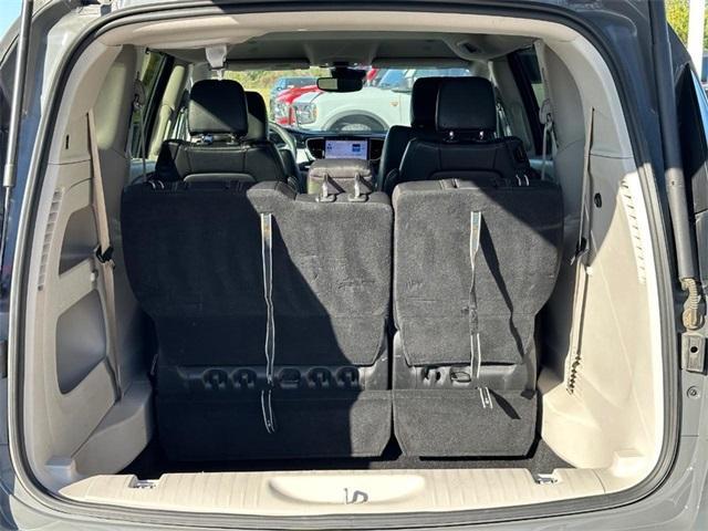 2022 chrysler pacifica touring-l