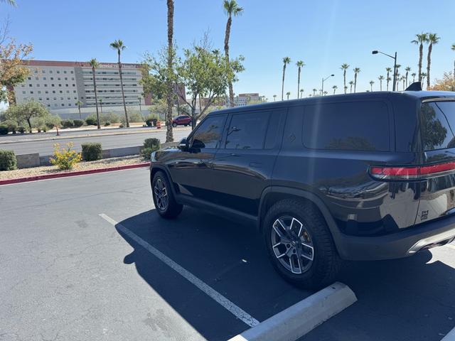 2023 rivian r1s launch edition
