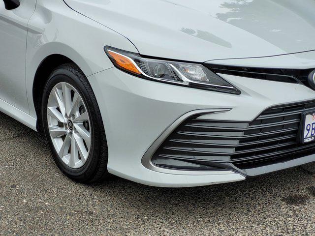 2022 toyota camry le