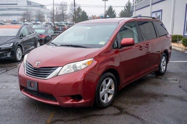 2011 toyota sienna le in rahway, new jersey