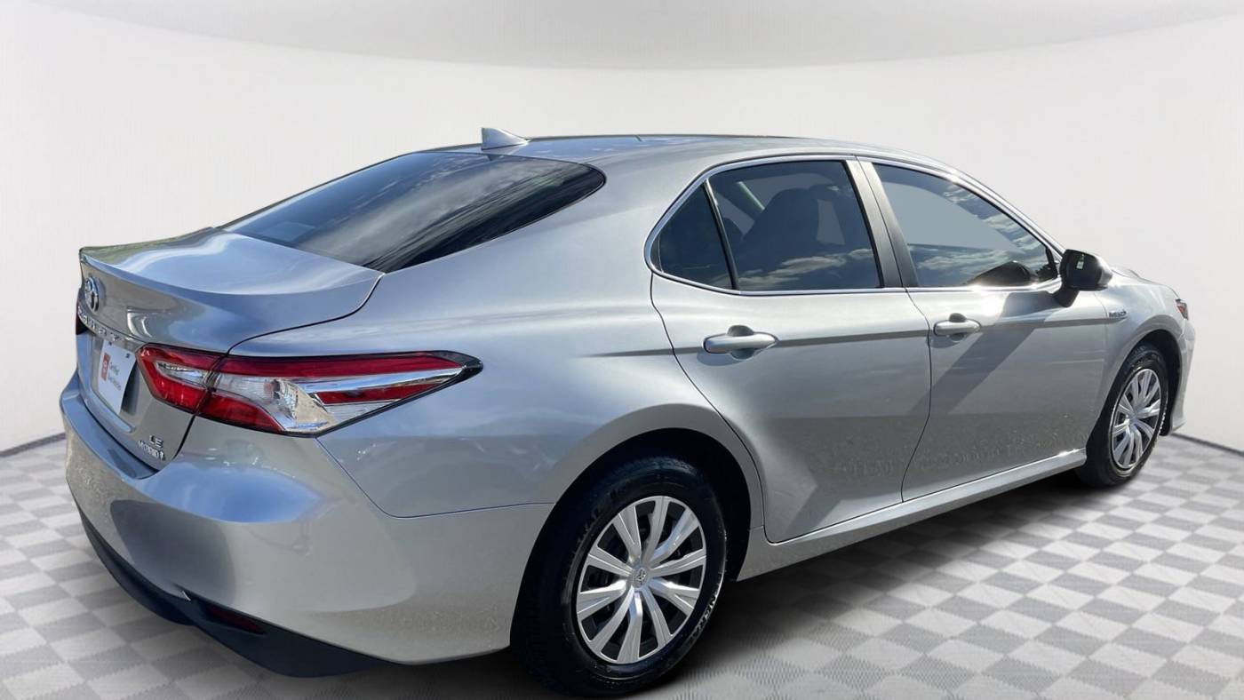 2019 toyota camry hybrid le