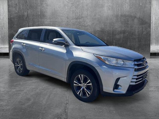2017 toyota highlander le i4