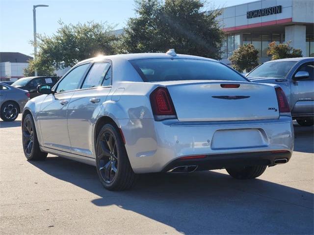 2023 chrysler 300 s