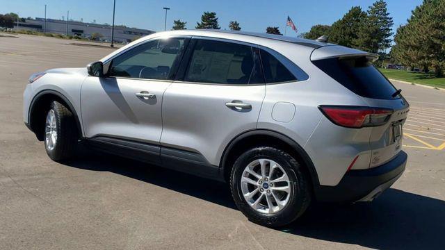 2020 ford escape se