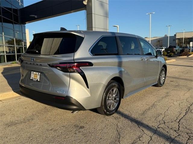 2024 toyota sienna le