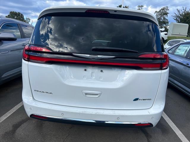 2022 chrysler pacifica hybrid touring l
