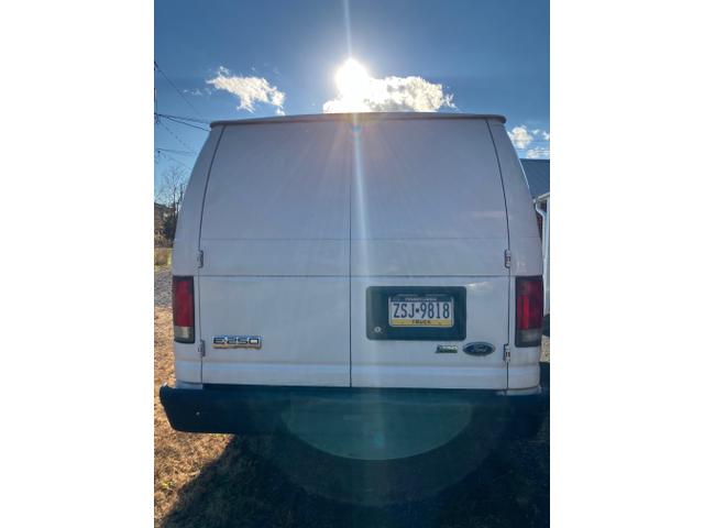 2009 ford e250 base