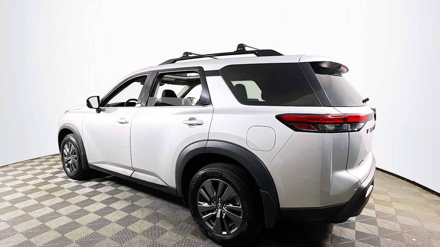 2023 nissan pathfinder sv