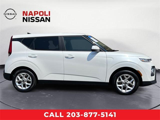 2022 kia soul lx