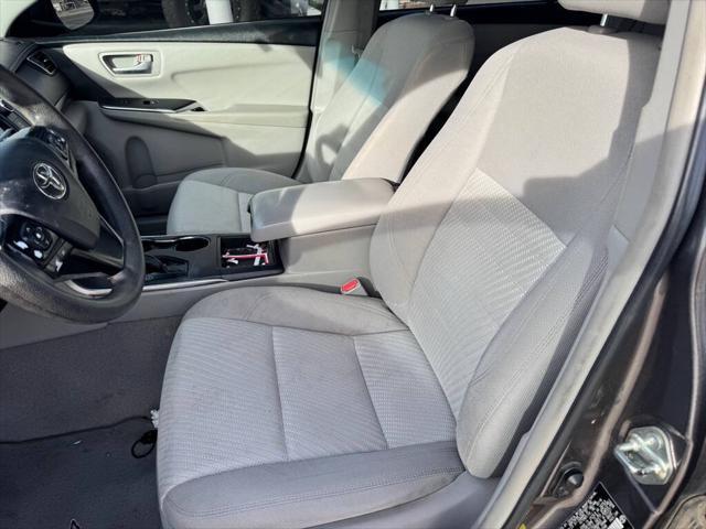 2016 toyota camry le