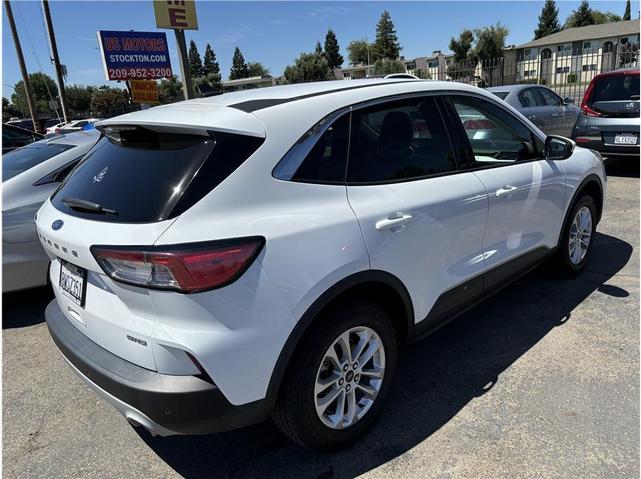 2021 ford escape se