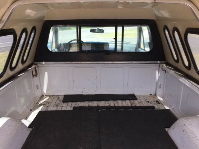 1989 jeep comanche 4 w/d pickup with 4.0 litre, straight 6 engine