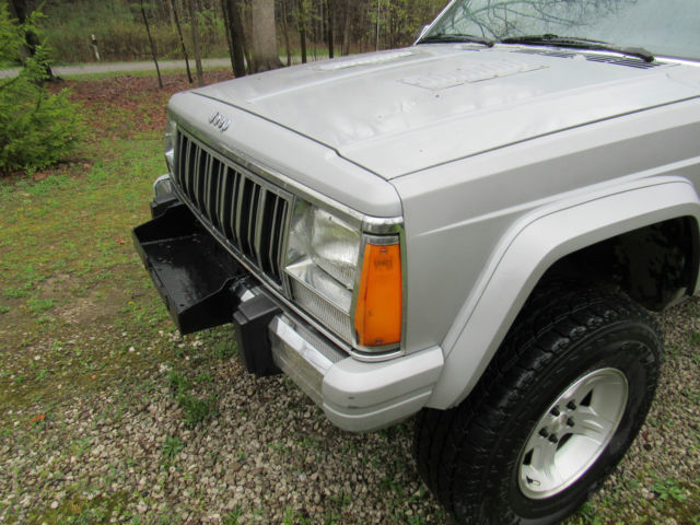 1988 jeep comanche standard cab pickup 2-door 4-wheel drive
